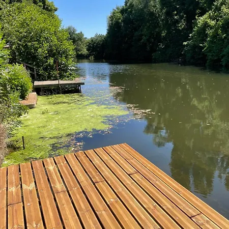 Maison Bord De Sarthe Avec Ponton Prive Ideale 24 Du Mans 6 A 7 Personnes 別荘