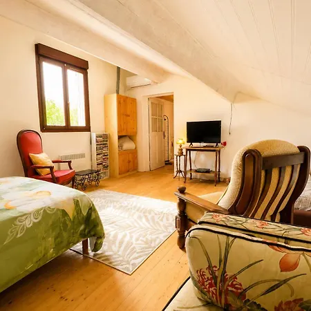 Hébergement de vacances Maison Bord De Sarthe Avec Ponton Privé Idéale 24 Du Mans 6 à 7 Personnes